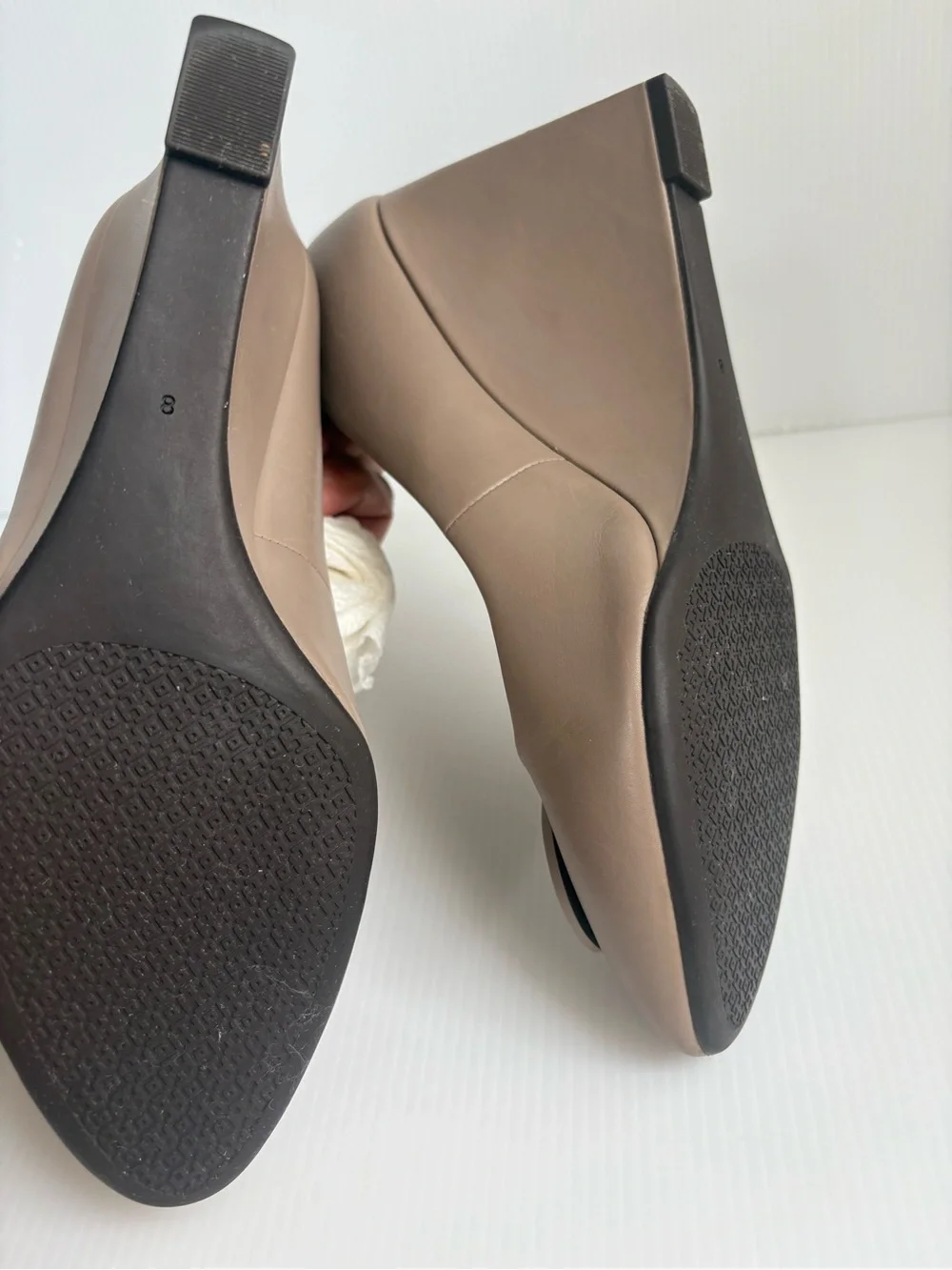 Tory Burch Luna 85mm Taupe Wedges Shoes Pumps Size 8 EUC